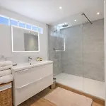 Les Palmiers, Center, Walk To Beach, Ac, Wifi Apartment *