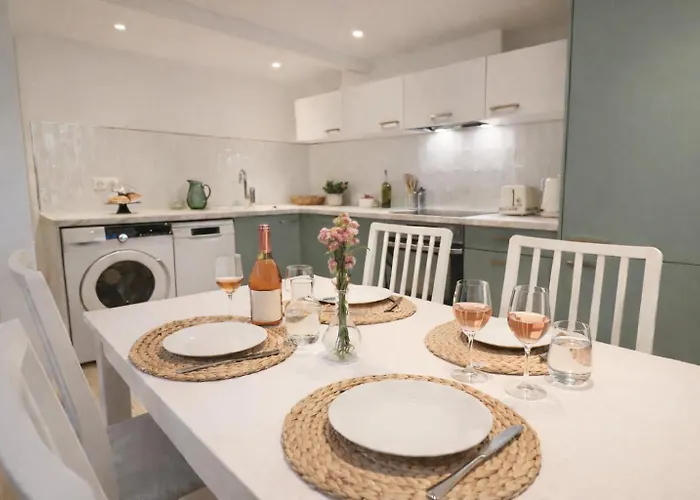 Les Palmiers, Center, Walk To Beach, Ac, Wifi * אנטיב